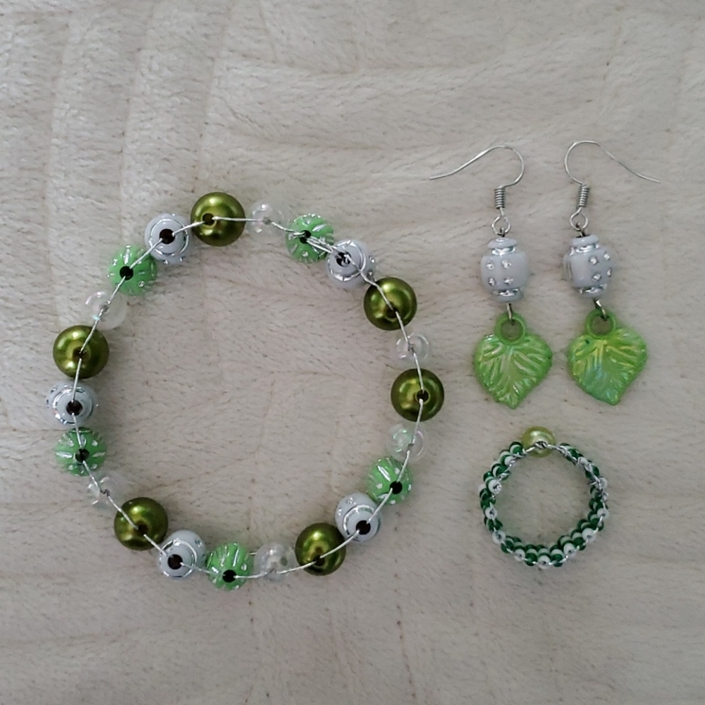 3/10: 4 Pieces Jewelry Bundle